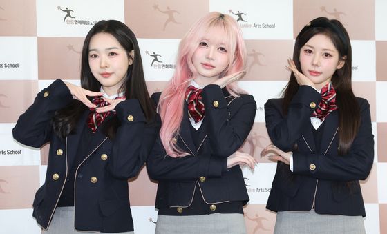 고교 졸업하는 트리플에스 김수민·김채원·정혜린