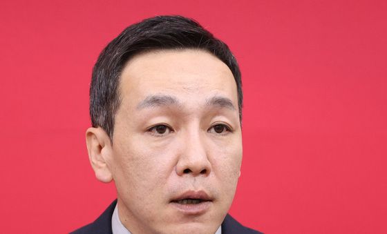 발언하는 김민수