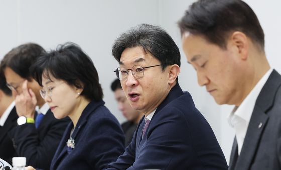 수원서민금융통합지원센터 방문한 이억원 위원장