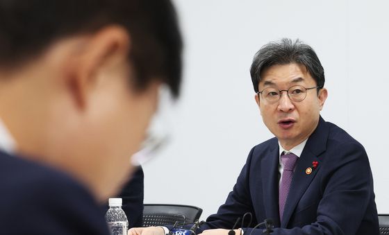 수원서민금융통합지원센터 방문한 이억원 위원장