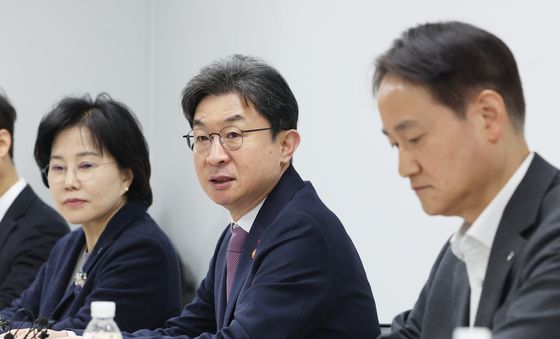 수원서민금융통합지원센터 방문한 이억원 위원장