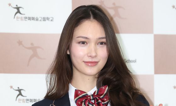 이소피아, 빛나는 미소