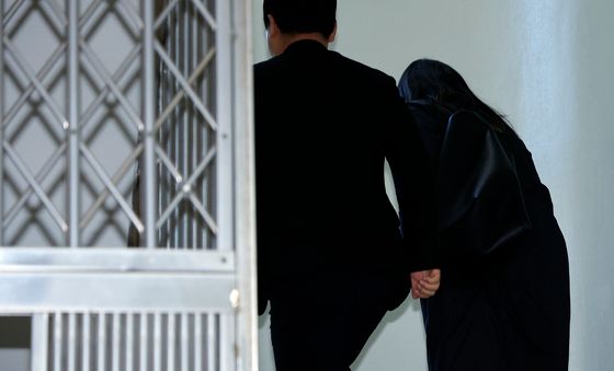 경찰 포렌식 작업 참석한 임종성 전 의원 변호인