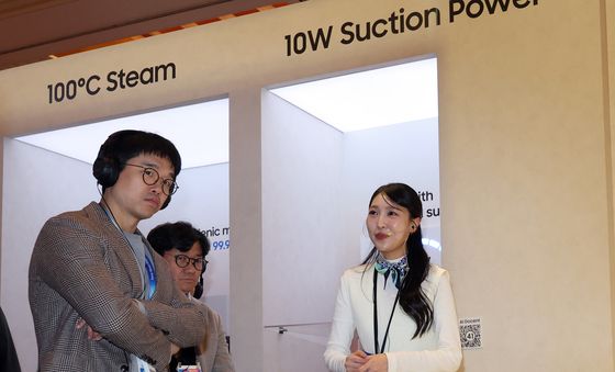 [CES2026]삼성 제품 살펴보는 이선호 CJ 그룹장