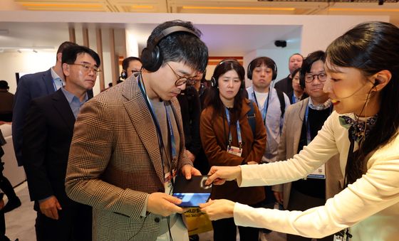 [CES2026]삼성 제품 살펴보는 이선호 CJ 그룹장