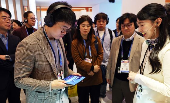 [CES2026]삼성 제품 살펴보는 이선호 CJ 그룹장