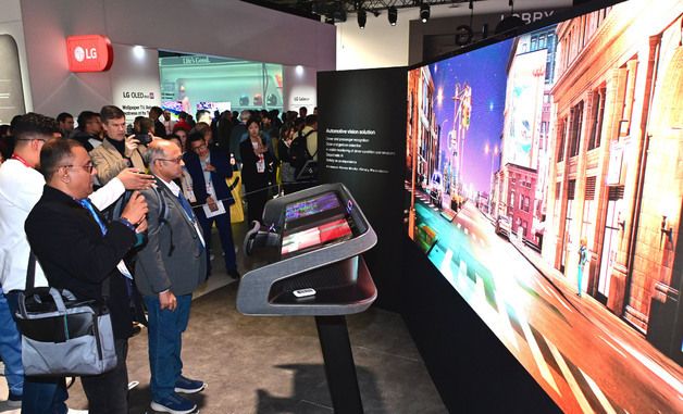 수많은 인파 몰린 LG전자 CES 2026 전시장 현장