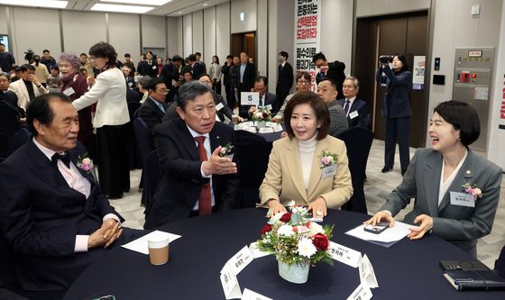 이성규 대한병원협회장과 나경원 국민의힘 국회의원의 대화