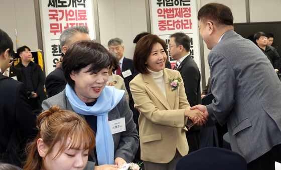 의료계 신년하례회 인사하는 나경원·서영교