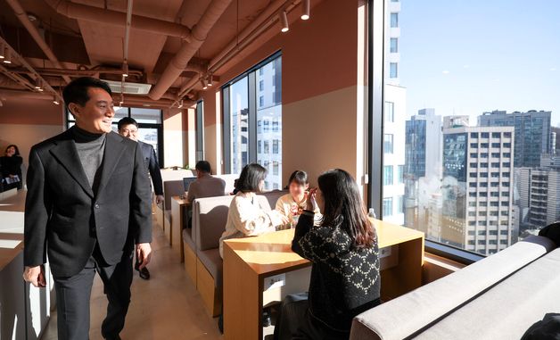 기업형 민간임대주택 라운지 둘러보는 오세훈 시장