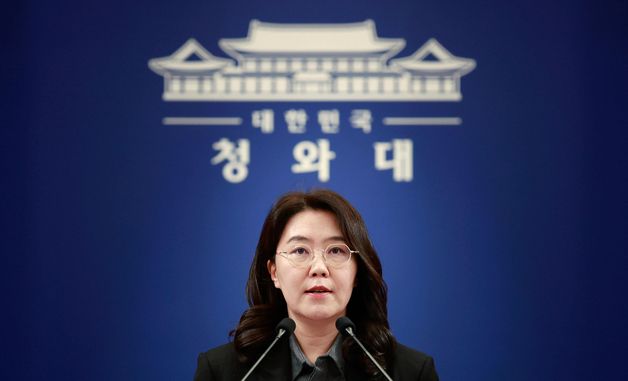 국빈 방중 외신 동향 브리핑하는 강유정 대변인