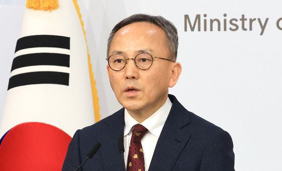 브리핑하는 박일 대변인