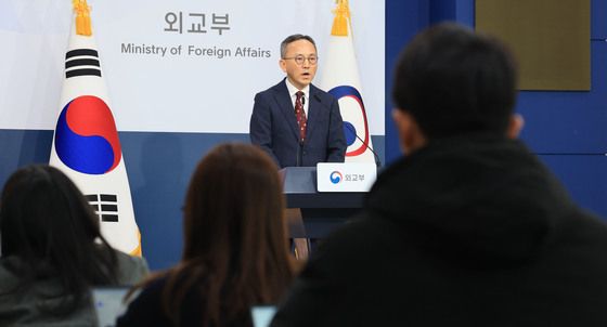 정례브리핑하는 박일 외교부 대변인