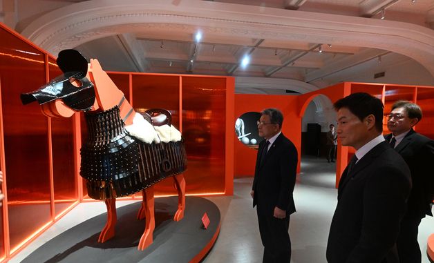 허민 국가유산청장, '말의 해' 기념전시 개막 하루 전 사전점검