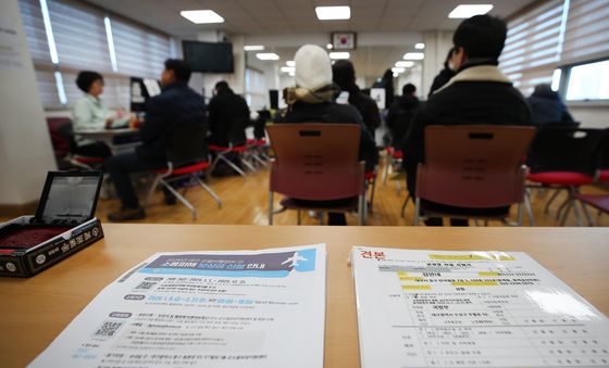 붐비는 군용비행장 소음피해 보상금 신청