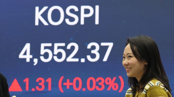코스피, 4550대에서 마감…장중 사상 최고치 경신