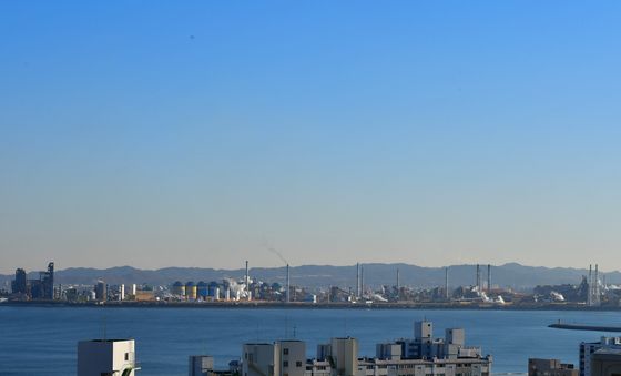푸른 하늘 펼쳐진 포항제철소