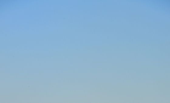 포항제철소 위 푸른 겨울하늘