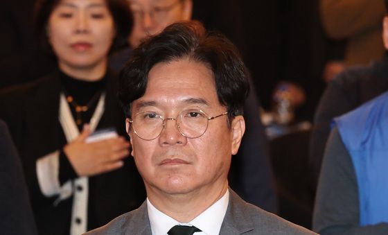 국민의례하는 김영훈 장관