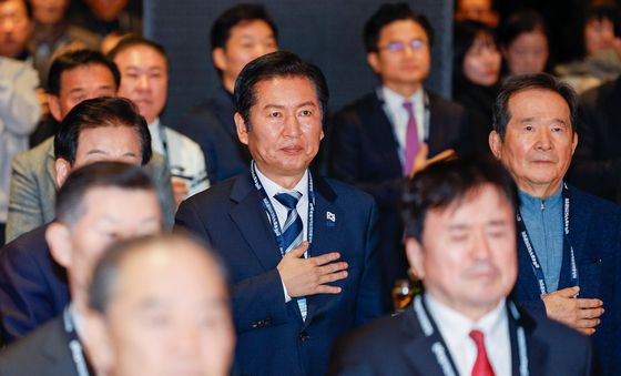 국민의례하는 정청래 대표