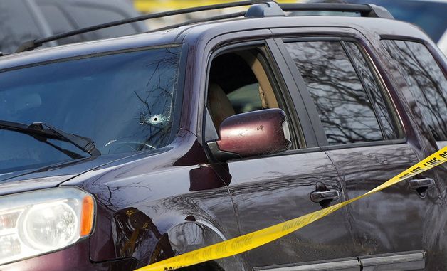 [포토]총탄 구멍 선명한 미니애폴리스 총격 사망 사건 차량