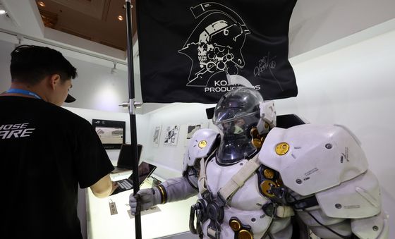 [CES2026]아수스 부스 둘러보는 관람객들