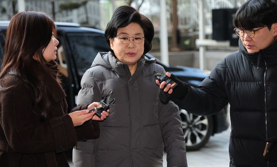 질문에 답하는 이혜훈 후보자