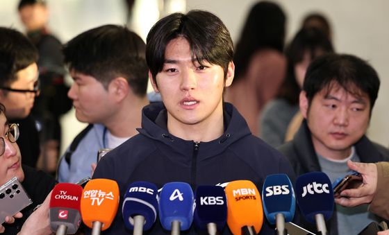 질문에 답하는 김도영