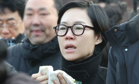 슬픔에 잠김 한예리