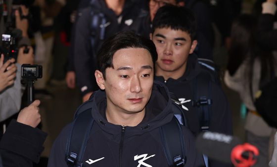 출국하는 신민재