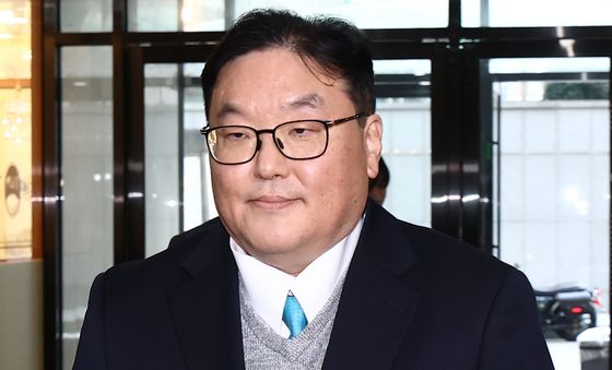 '쿠팡 수사 외압 의혹' 첫 피의자 조사 출석하는 엄희준 검사