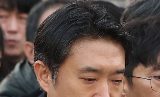 고 안성기 배웅하는 조우진