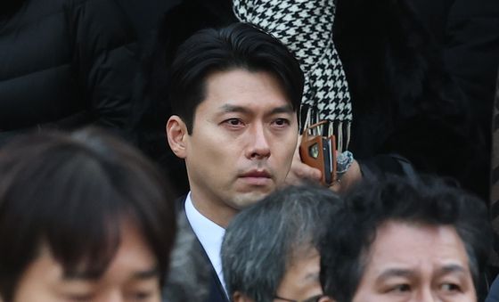 고 안성기 배웅하는 현빈, 붉어진 눈시울