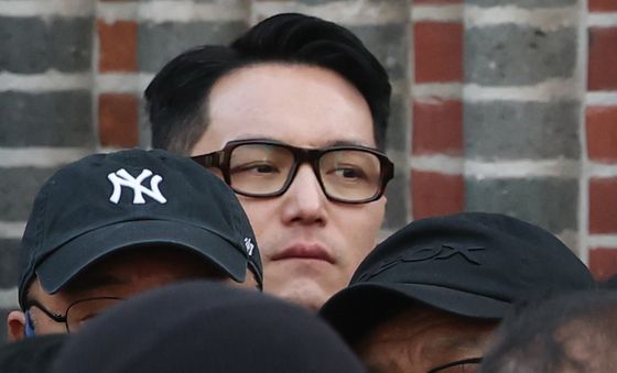 고 안성기 배웅하는 변요한