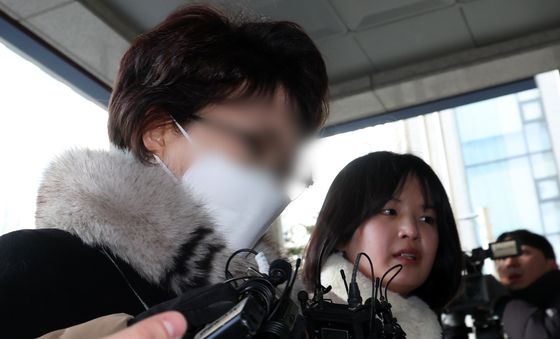 김병기 의원 측 금품 의혹, 전 구의원 피의자 신분 출석