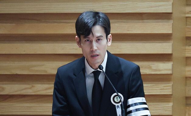 아버지와 작별 인사하는 고 안성기 장남 안다빈