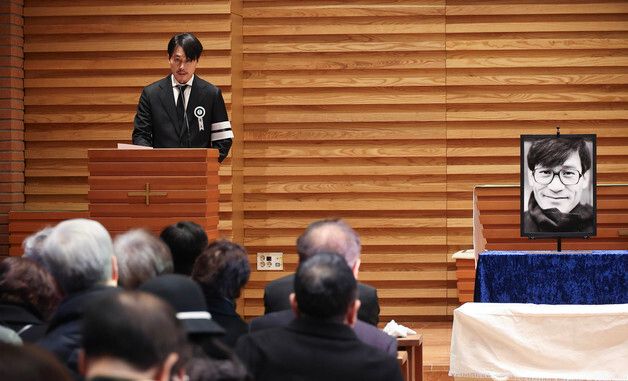 고 안성기 추모하는 배우 정우성