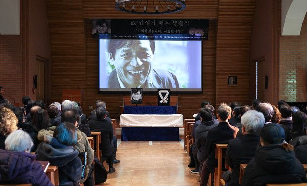 고 안성기 영결식