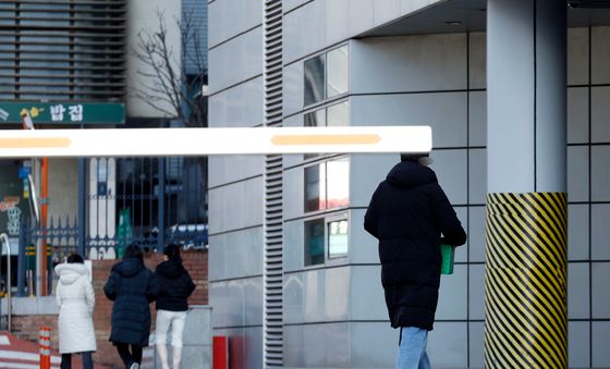 관봉권특검, 신한은행 강남별관 수색검증영장 집행