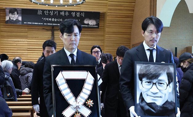 故 안성기 영결식 '영정사진 속 환한 미소'