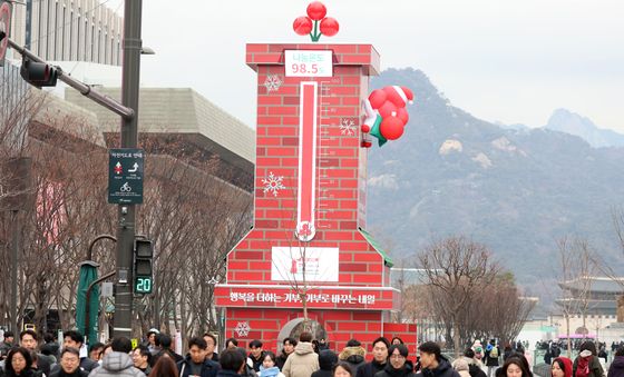 광화문 사랑의 온도탑, 목표 4500억 원 향해