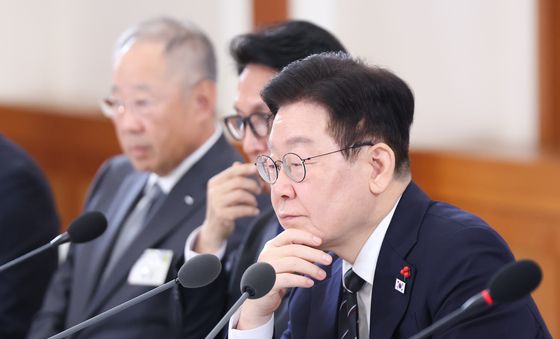 안건보고 경청하는 이재명 대통령