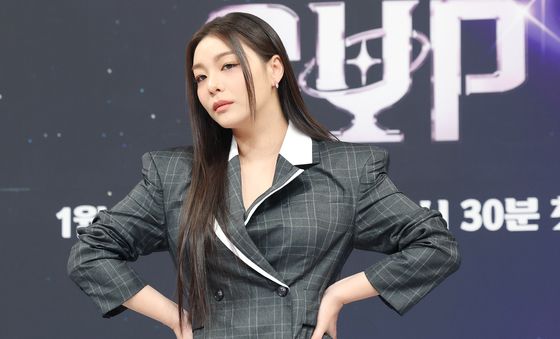 포즈 취하는 에일리