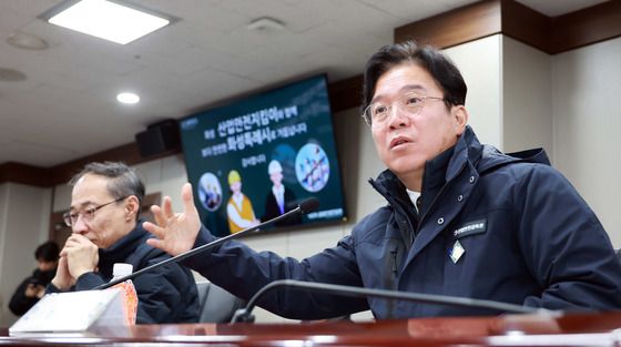 발언하는 김영훈 장관