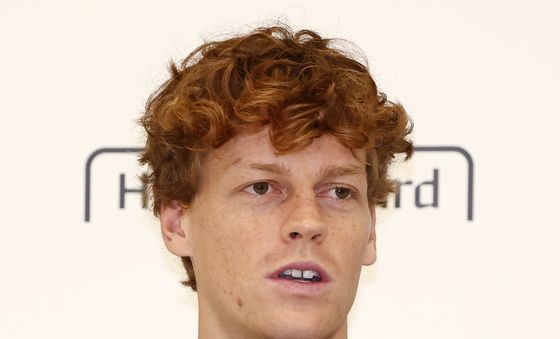 첫 내한한 테니스 황제 얀니크 신네르