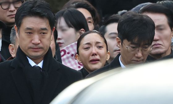 바다, 눈물로 고 안성기 배우 배웅