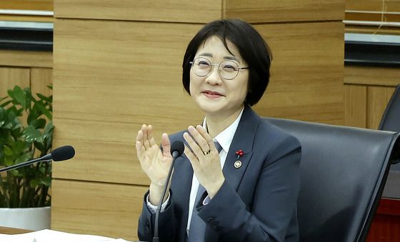 이스란 차관, 제1차 국민연금심의위원회 주재