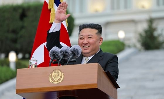 김정은, 김일성종합대학 80주년 축하 방문