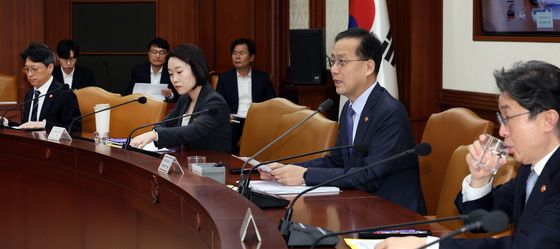 경제장관회의 주재하는 이형일 부총리