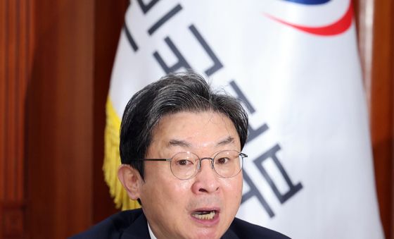 발언하는 이억원 금융위원장